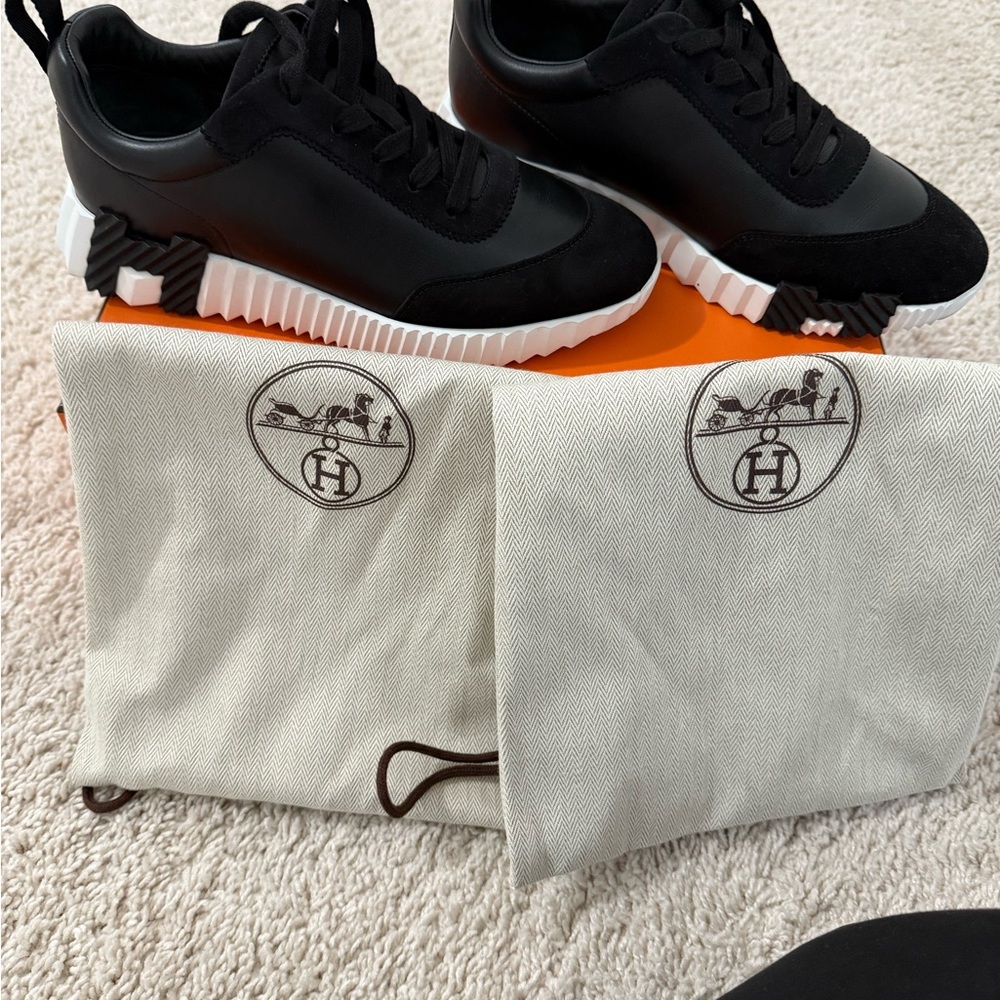 Women’s Hermes sneaker